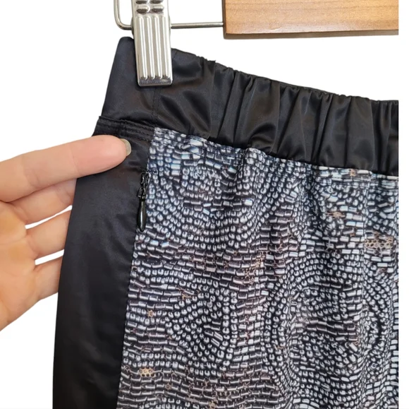 Lululemon Rise & Shine Trouser in Bead Envy Silver Spoon Multi / Black - Picture 8 of 13